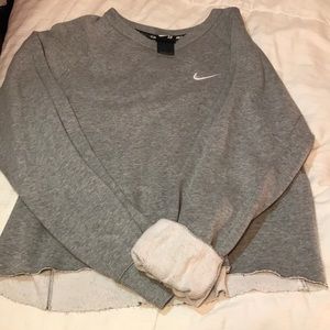 Cropped Nike Grey Crewneck